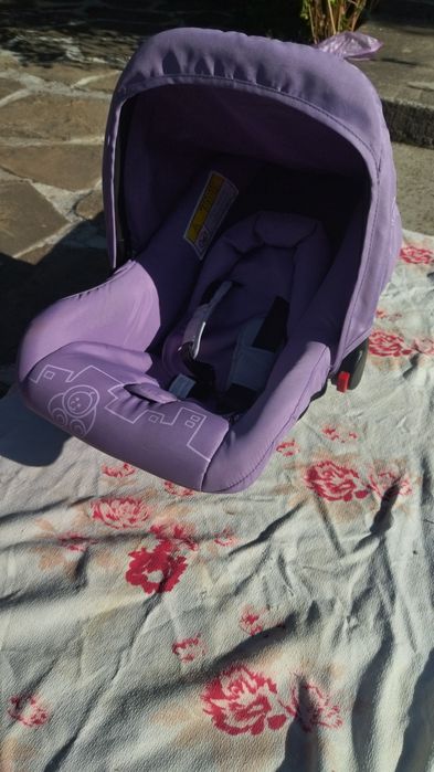 Детска кошница за автомобил. Много запазена.