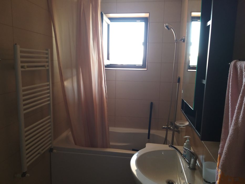 Pers fizica: Inchiriez apartament cu 2 camere si loc parcare la 800m de Popas Pacurari