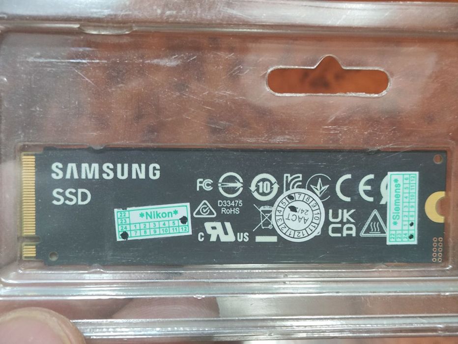 Пподам SSD Samsung 512 gb Gen4