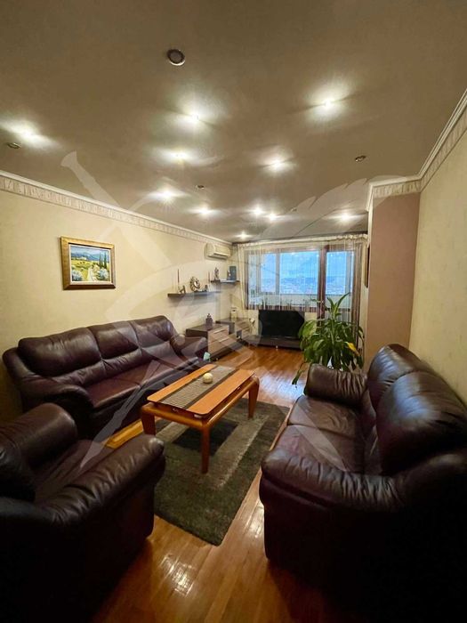 Дава се под наем Четиристаен апартамент в Варна, Зимно кино Тракия - 116 кв.м за 650 € - Снимка #1