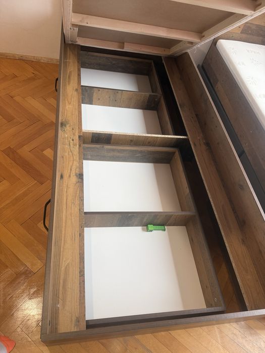 Две единични легла