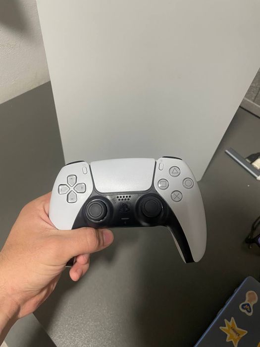 PlayStation 5 в отличном состоянии + Игры (UFC 5, GTA 5)