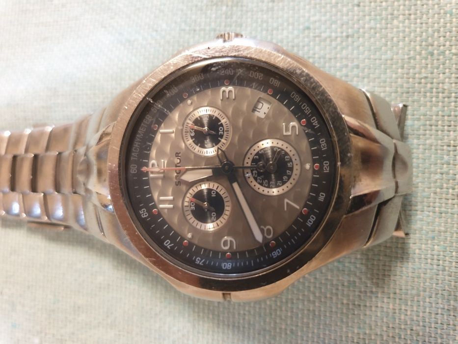 Продавам 3 часовника оригинални