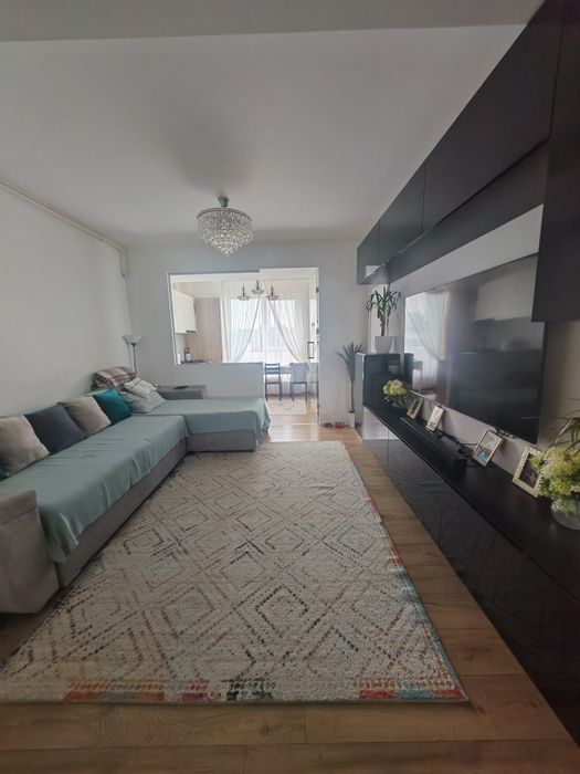 Apartament 3 camere de vânzare