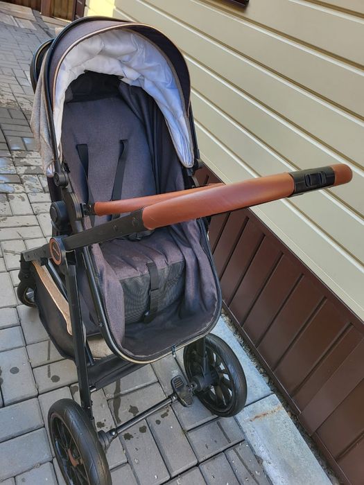 Продам коляску фирмы Junex