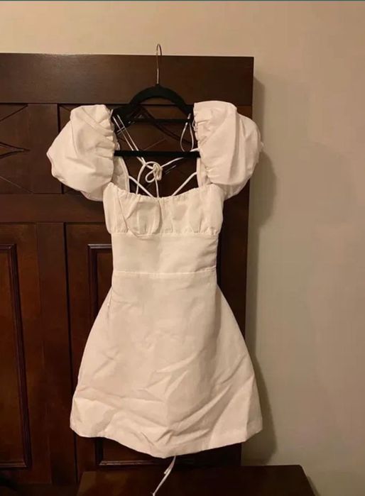 Платье Zara с открытой спиной