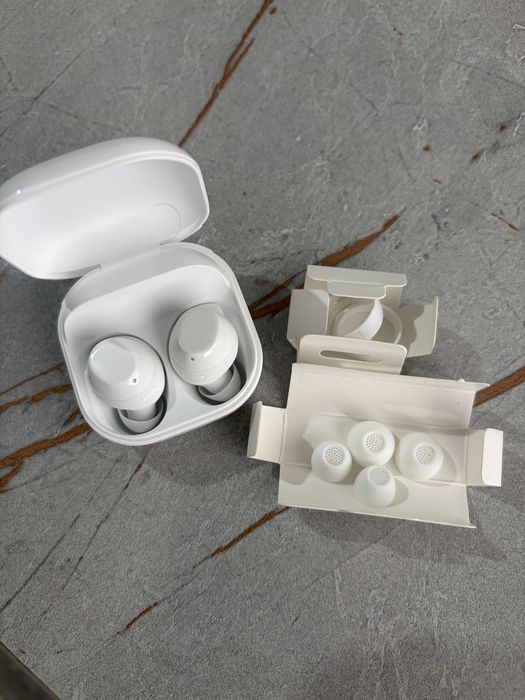 Samsung Galaxy Buds Core — почти новые