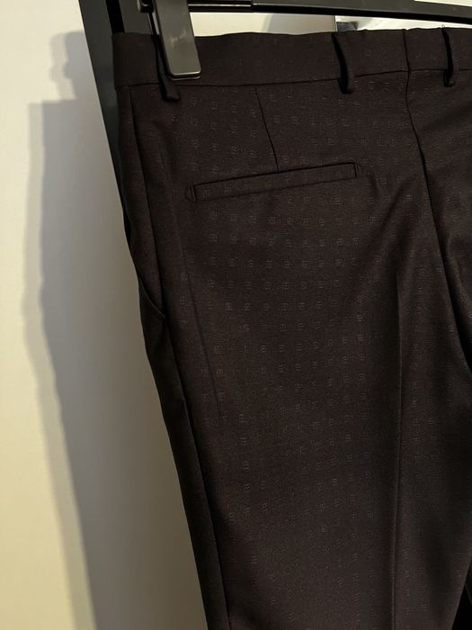 Абитуриентски костюм