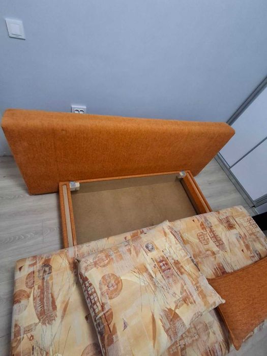 Продавам диван, произведен от Рудиан