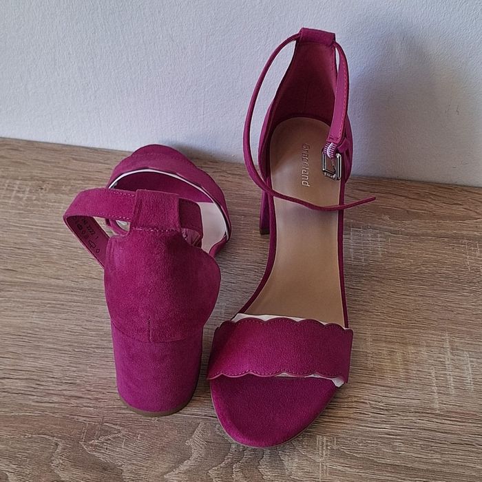 Sandale finuțe elegante de culoare mov