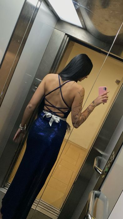 Продавам рокля на Lorreti