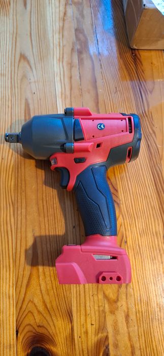 Milwaukee M18 нов безчетков (mid torque) среден ударен гайковерт 1/2 .