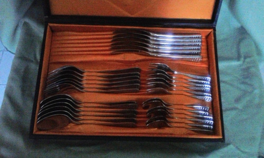 30 прибора от висококачествена бълг. стомана в луксозна кутия
