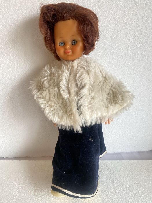 Papusa roscata cu ochi albastri