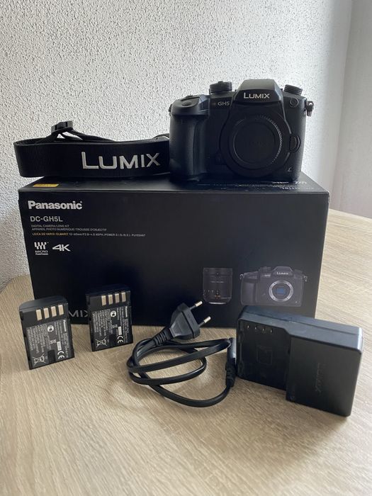 Panasonic Lumix GH5, body, în stare foarte bună + 2 baterii