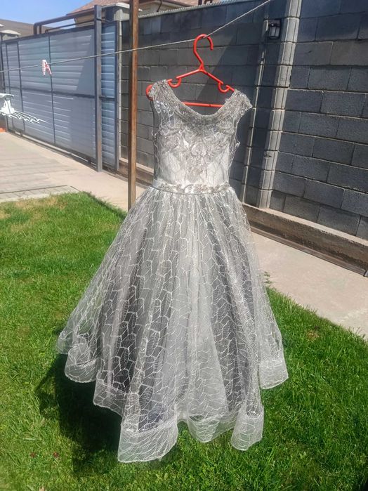 Продам детское платье на выход