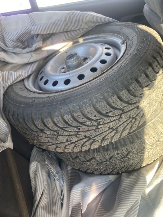 Шины с дисками 175/70/13 шипованная