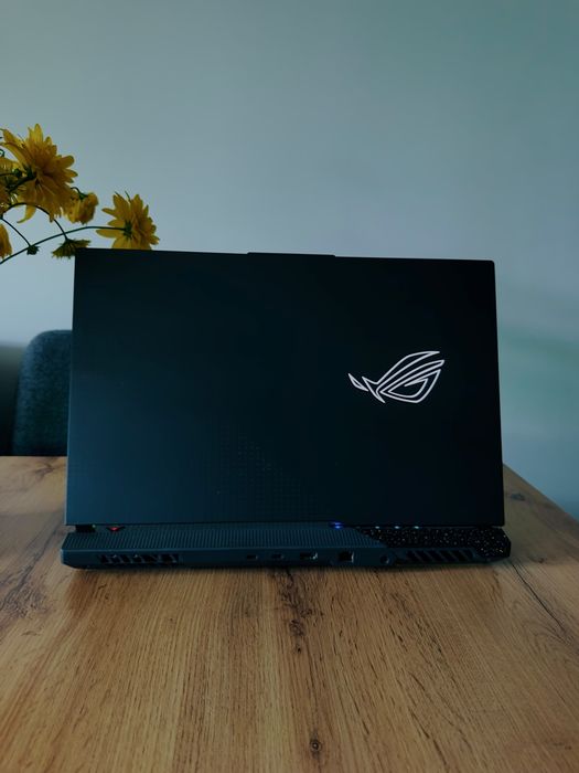 ASUS ROG G17 Gaming Laptop – Ryzen 9 7940HX / RTX 4060 / Amd Radeon Graphics /32GB DDR5 / 1TB SSD / 2560x1440 QHD 240Hz + CADOU Tastatură & Mouse