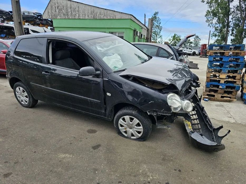 Dezmembrez Volkswagen Polo 9N 2003 motor 1.2 AZQ cutie de viteze manuala 5 trepte