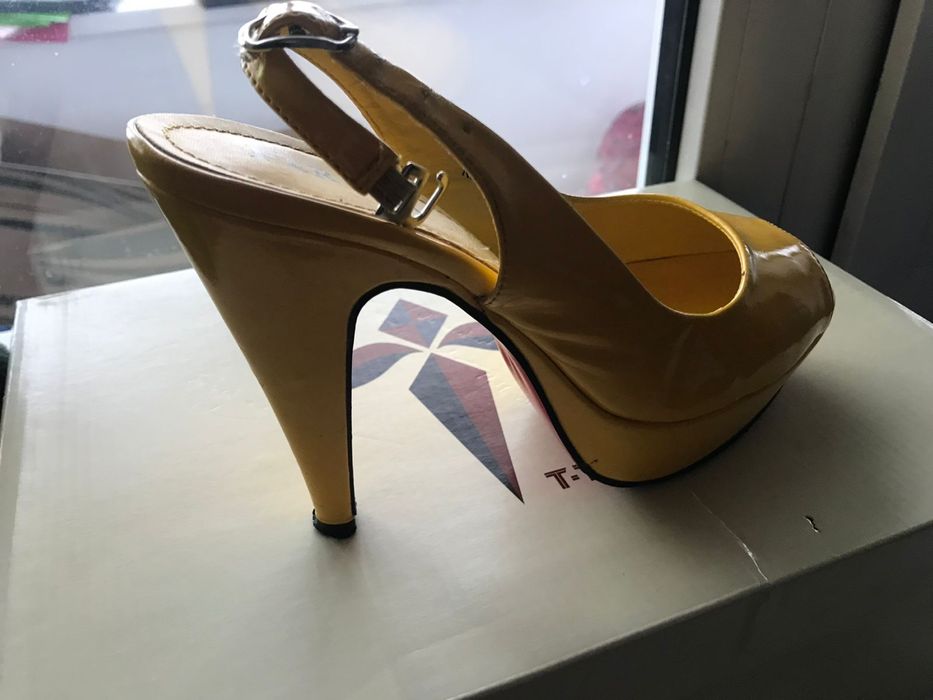 Продам босоножки в отличном состоянии