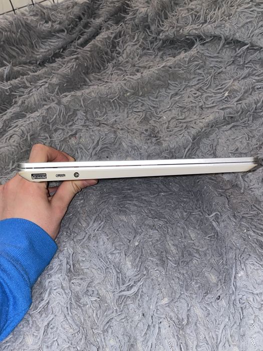 Microsoft Surface Laptop Go 1943