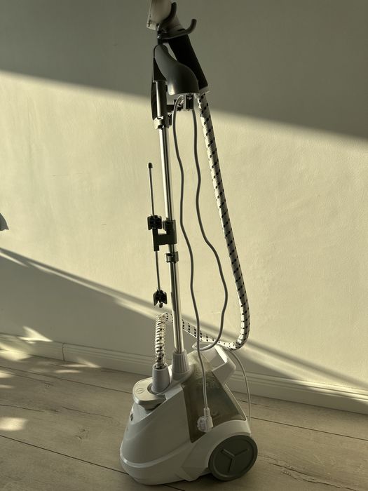 Aparat de calcat vertical cu abur