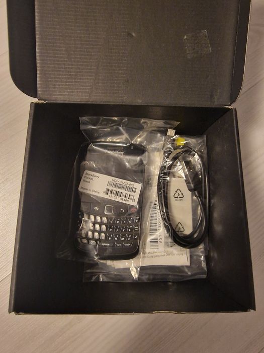 Telefon smartphone clasic BlackBerry Bold 9780.