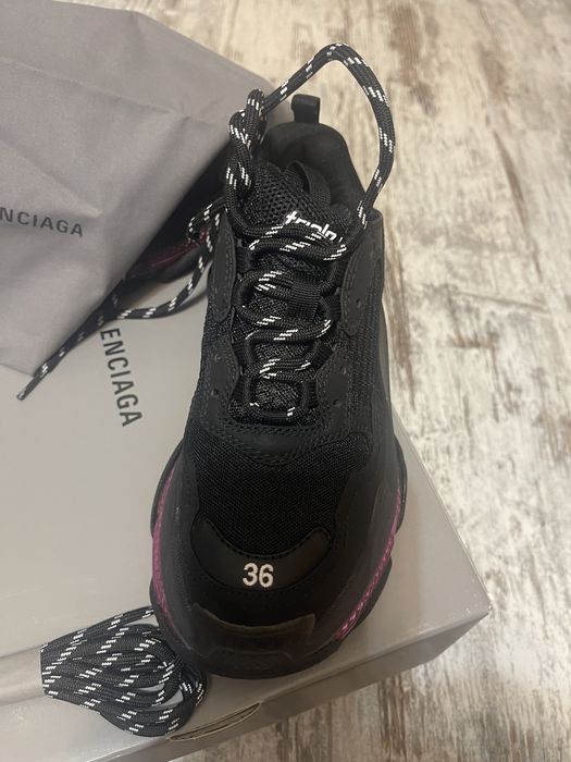 Vand Balensiaga originali  marime 36