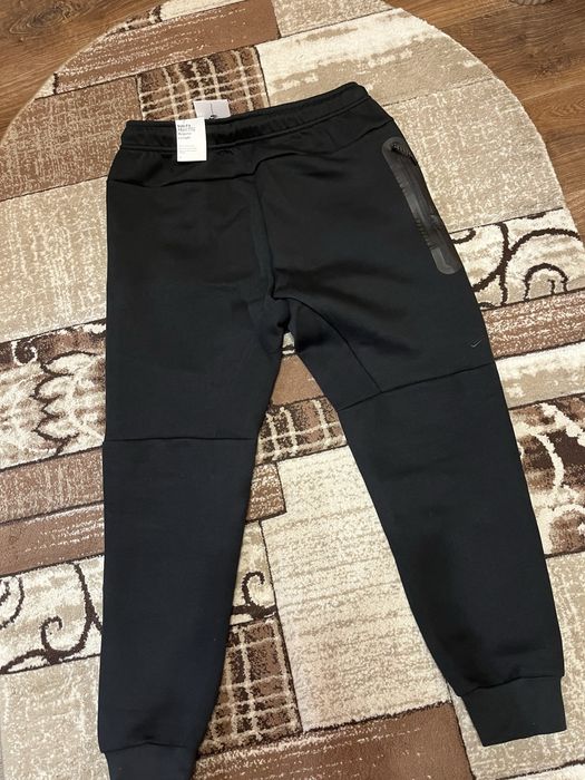 Vand pantaloni nike tech
