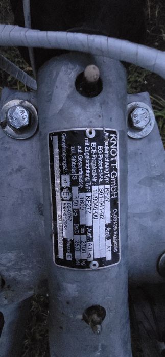 Vând remorcă dublu ax carosată