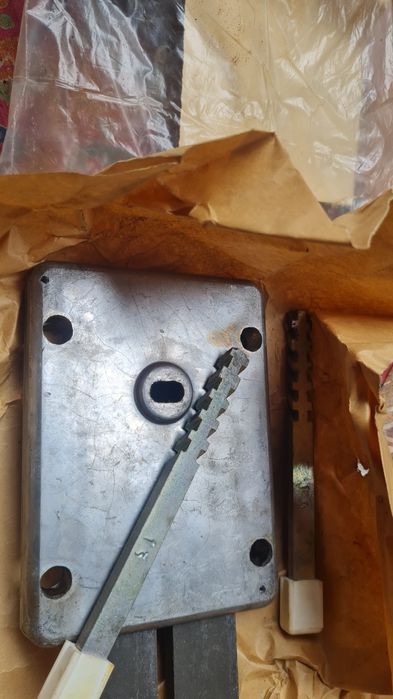 замки для ворот, дверей(новые)