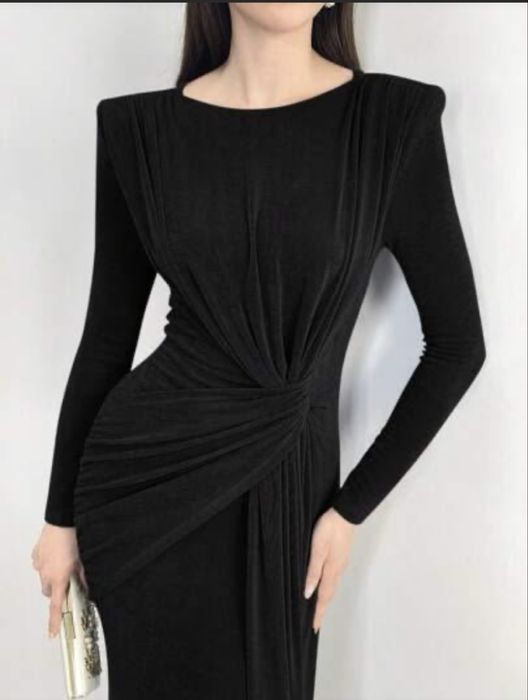 Черное длинное платье