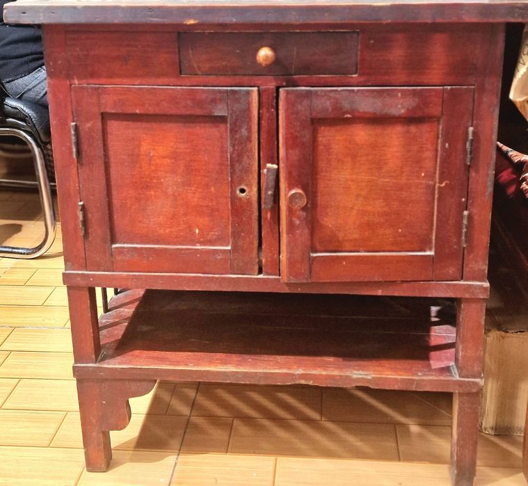 Тумбочки деревянные. Ретро.