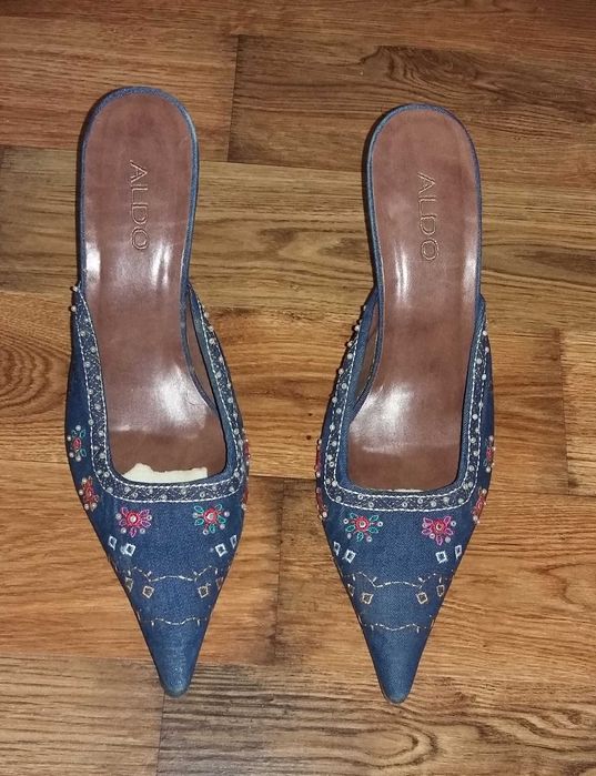 Интересни дамски обувки ALDO
