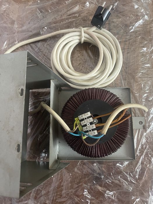 Трансформатор 220V-100V 15A