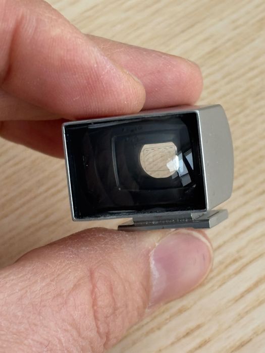 Leica SLOOZ 28 mm viewfinder