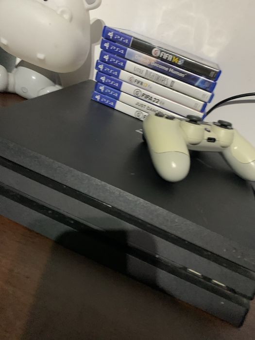 Vand ps 4 pro cu 7 jocuri