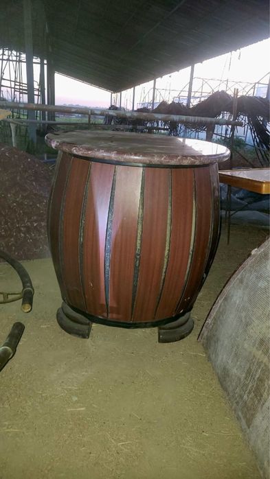 Столы разные качественные