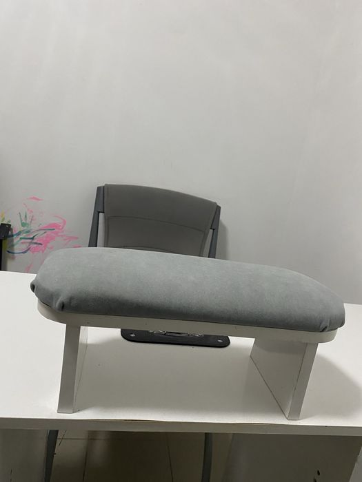 Маникюрный стол с встроенным пылесосом