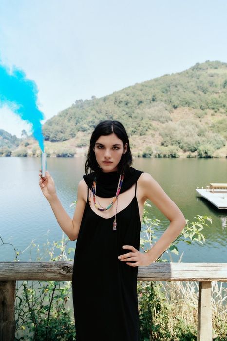 Rochie neagra cu bretele Zara