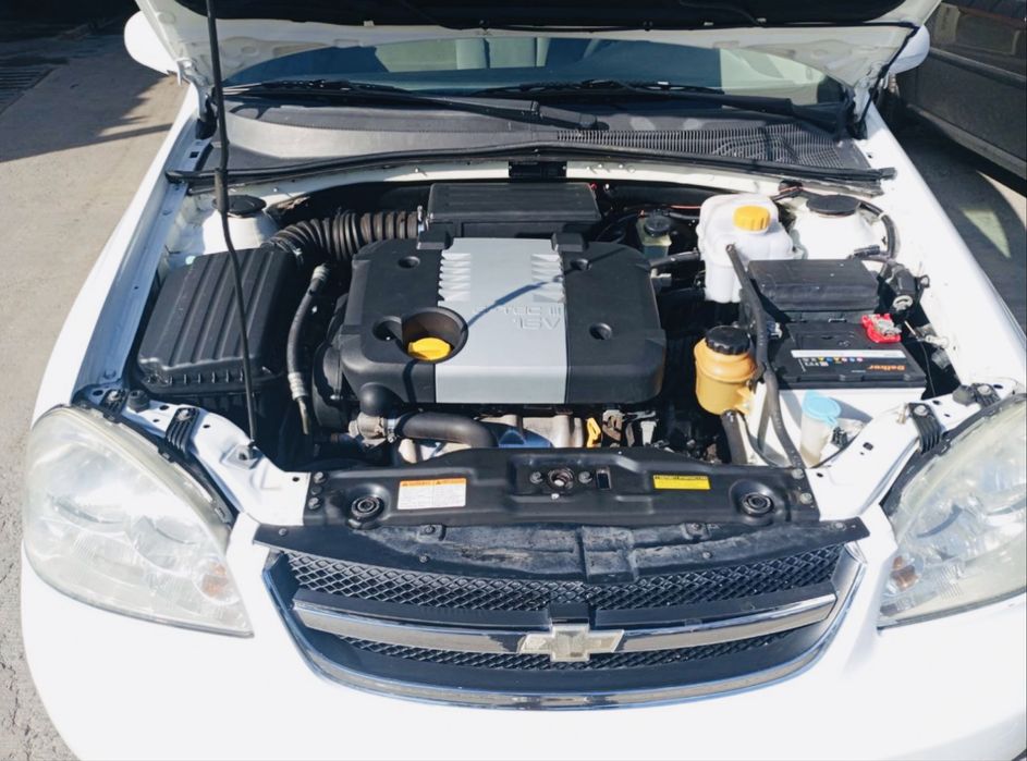 Автомобиль Lacetti