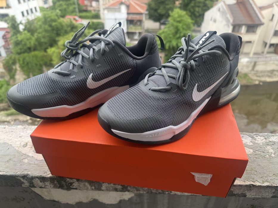 Чисто нови маратонки NIKE AIR MAX