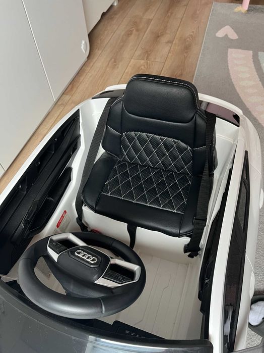 Електрическа кола Audi E-Tron QLS-6688