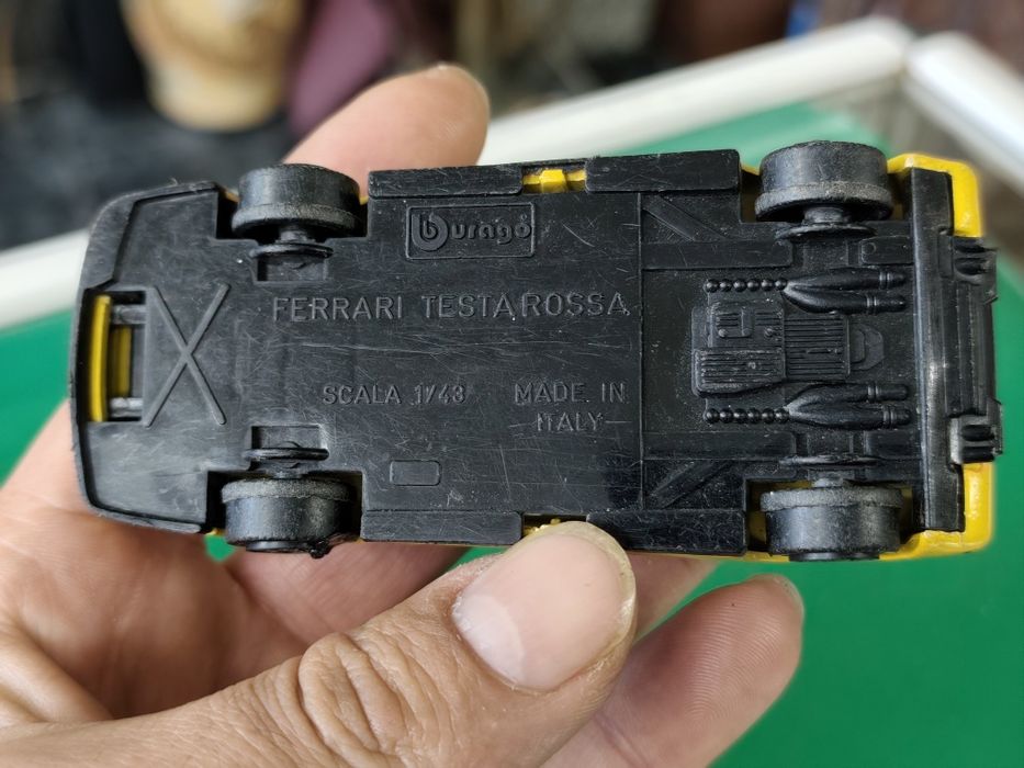 Количка burago ferrari testarossa 1/43 1984 г