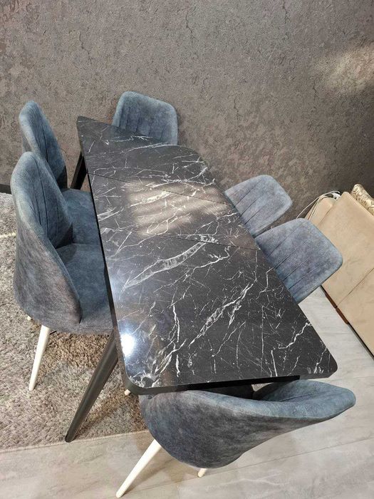 Кухонный стол и стулья