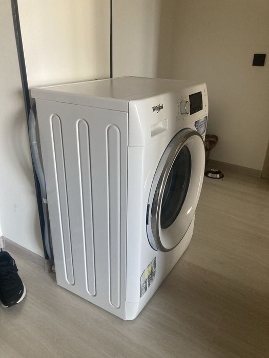 Продам стиральную машинку Whirlpool