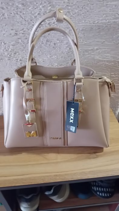 Продавам дамска чанта на MEXX,нова,цвят пудра