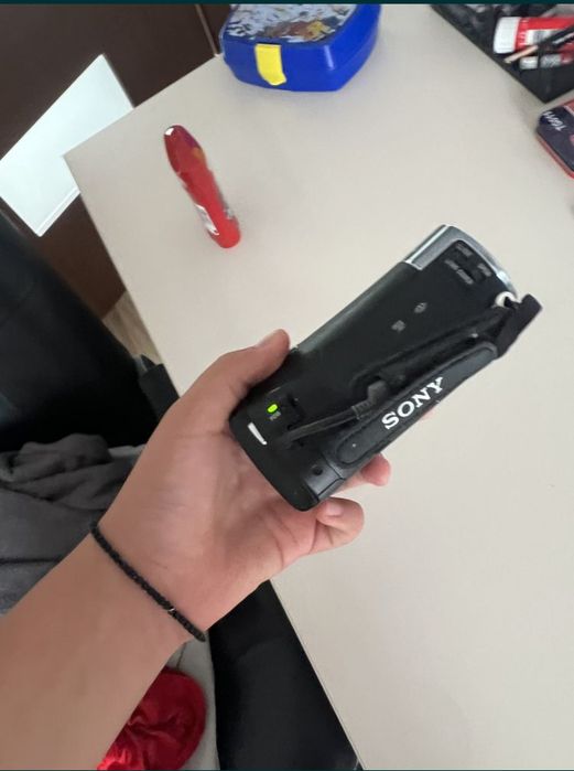 Vând camera sony handycam HDR-Cx240e cu senzor  CMOS Exmos R