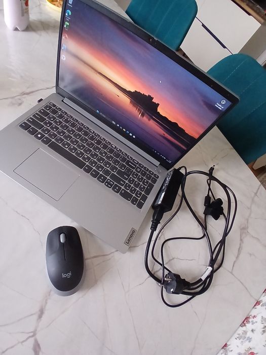 Ноутбук LENOVO с