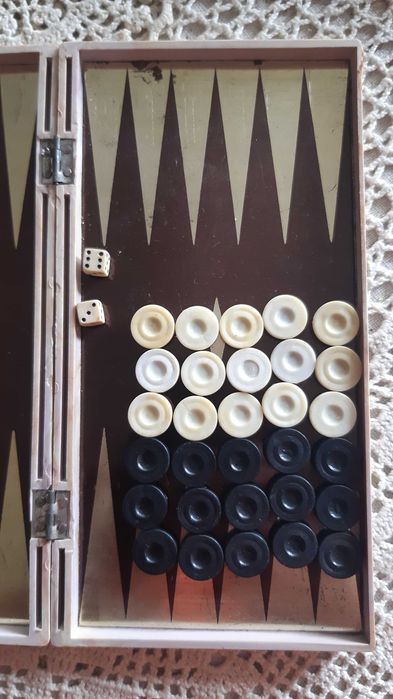 Фигури пулове зарове шах и  Табли  25/12 см 21/11 см 20/10см